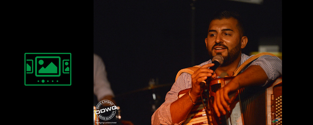 das slideshow-Fenster für 'ddweiss.com' anzeigen ...
Gipsy Swing der Extraklasse :: David & Danino Weiss - Alexander Haas - Guido May - Wolfgang Lackerschmid :: Impressionen LIVE aus dem Raven 2021 - Straubing