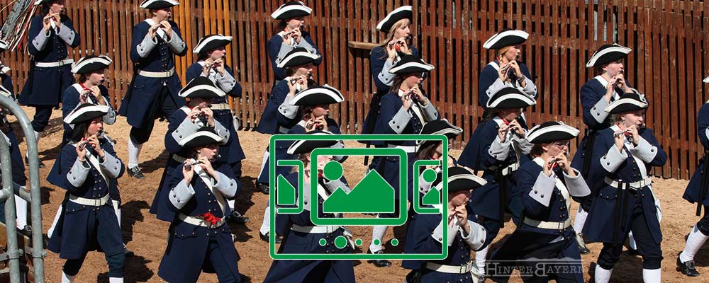 das slideshow-Fenster für 'drachenstich.de' anzeigen ...
Impressionen aus der Perspektive des Fotografen Herbert Pöhnl.