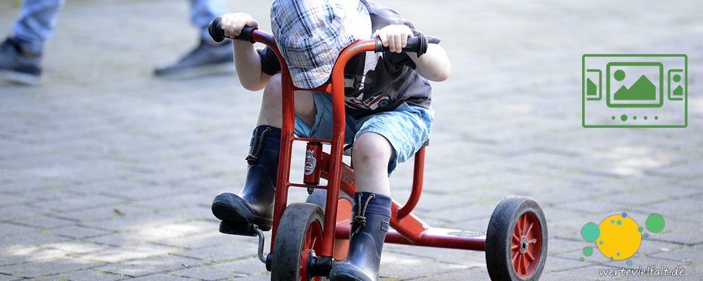 das slideshow-Fenster für 'wertevielfalt.de' anzeigen ...
Ihre Kita als Ort der Wertevielfalt :: Impressionen aus der Kita der Stadt Straubing